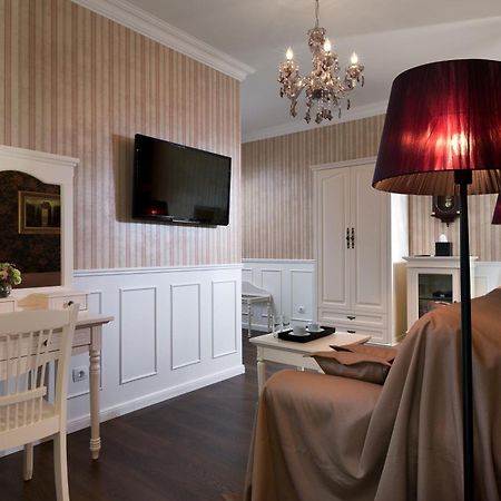 De Gaulle Boutique Hotel Charkiv Exteriör bild