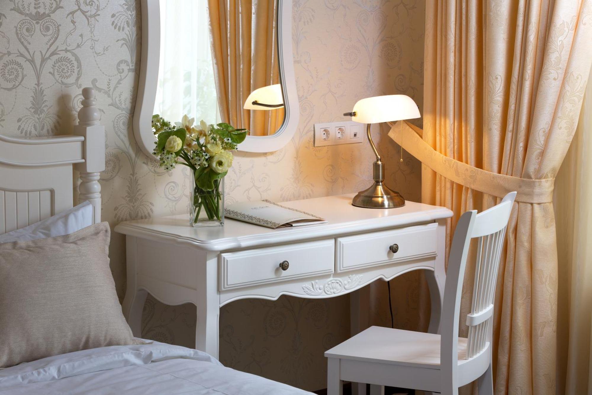 De Gaulle Boutique Hotel Charkiv Exteriör bild