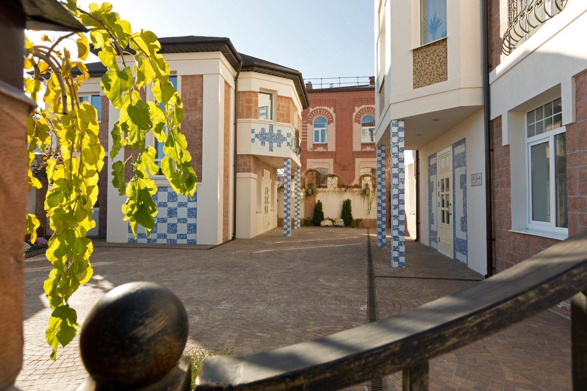 De Gaulle Boutique Hotel Charkiv Exteriör bild