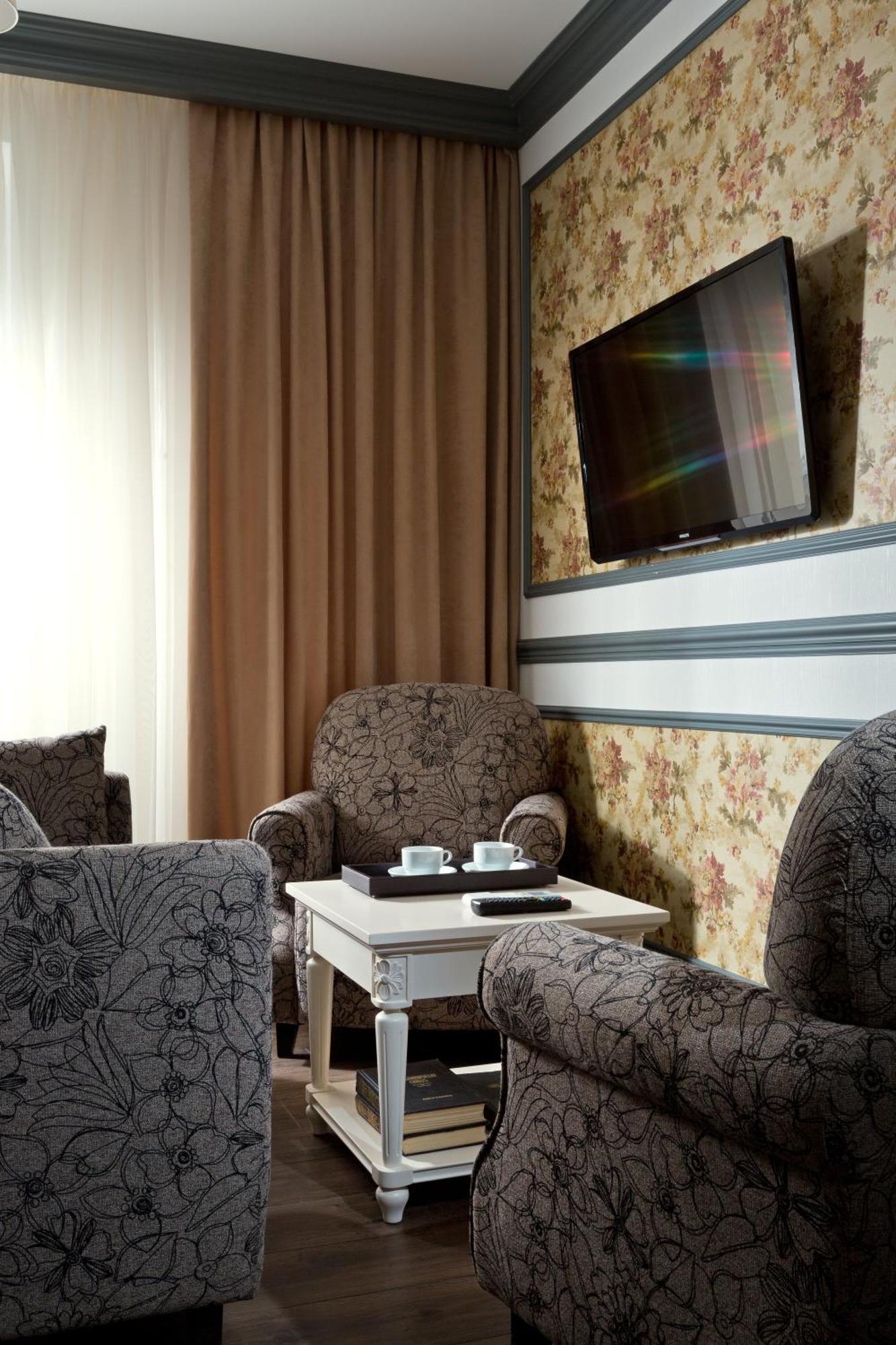 De Gaulle Boutique Hotel Charkiv Exteriör bild