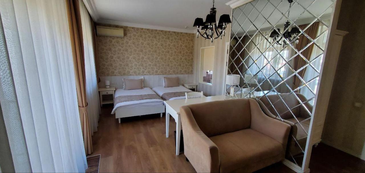De Gaulle Boutique Hotel Charkiv Exteriör bild