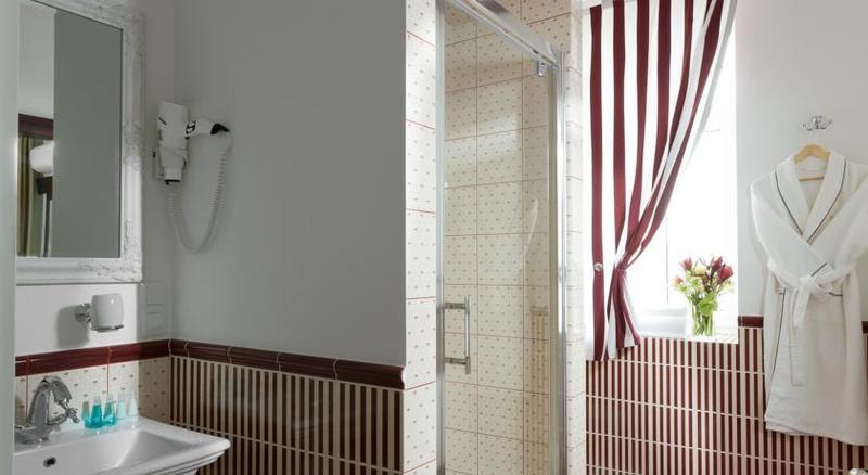 De Gaulle Boutique Hotel Charkiv Exteriör bild