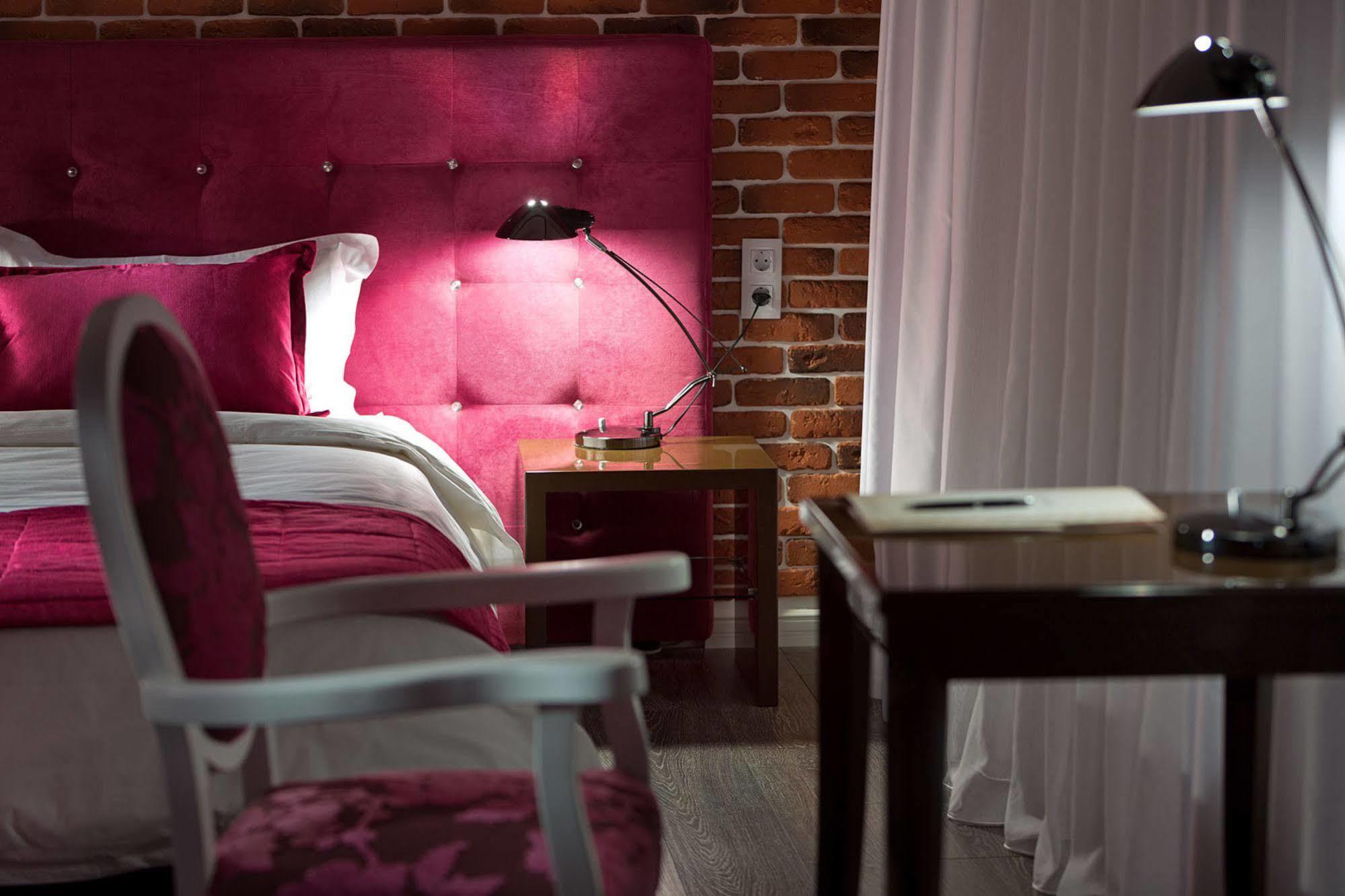 De Gaulle Boutique Hotel Charkiv Exteriör bild