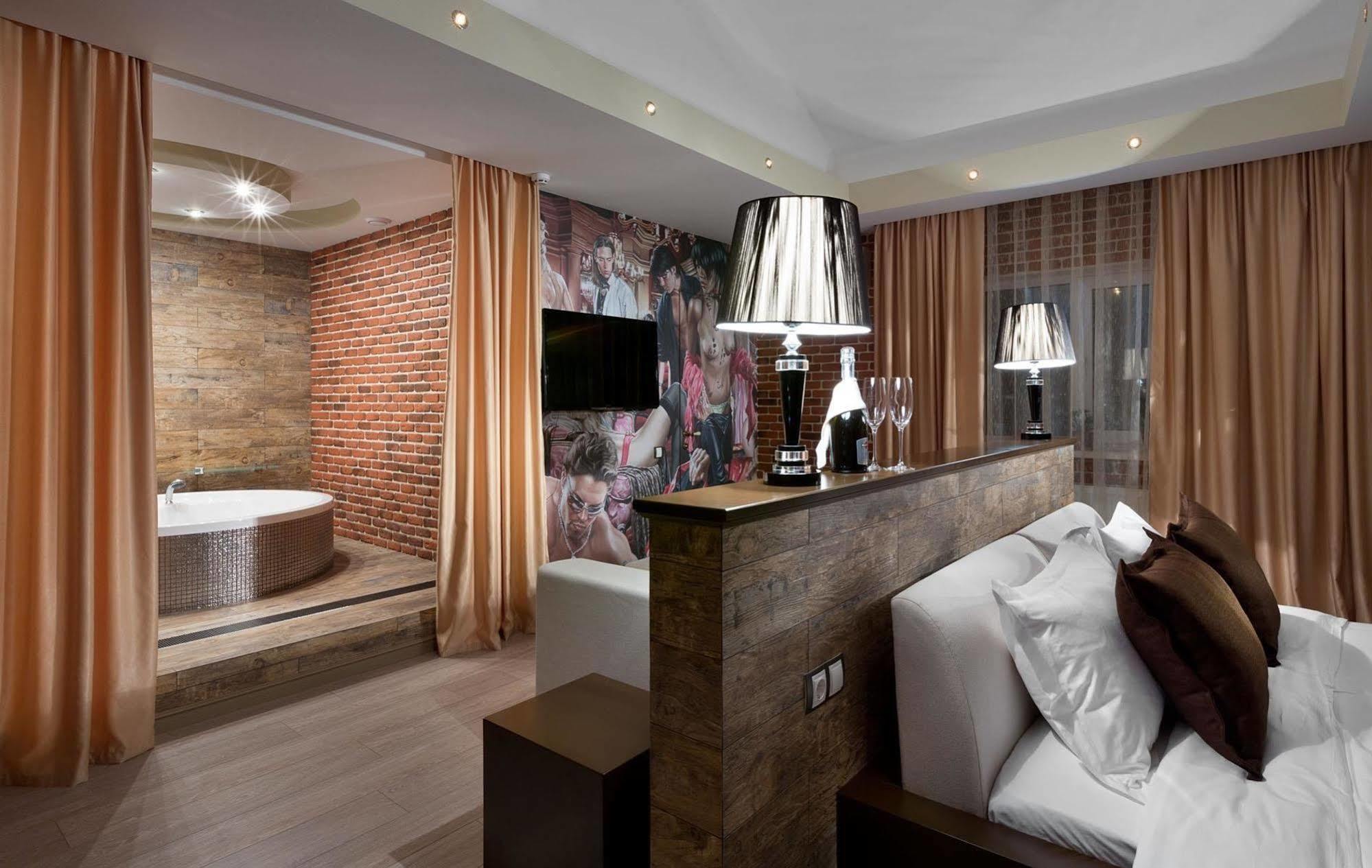De Gaulle Boutique Hotel Charkiv Exteriör bild