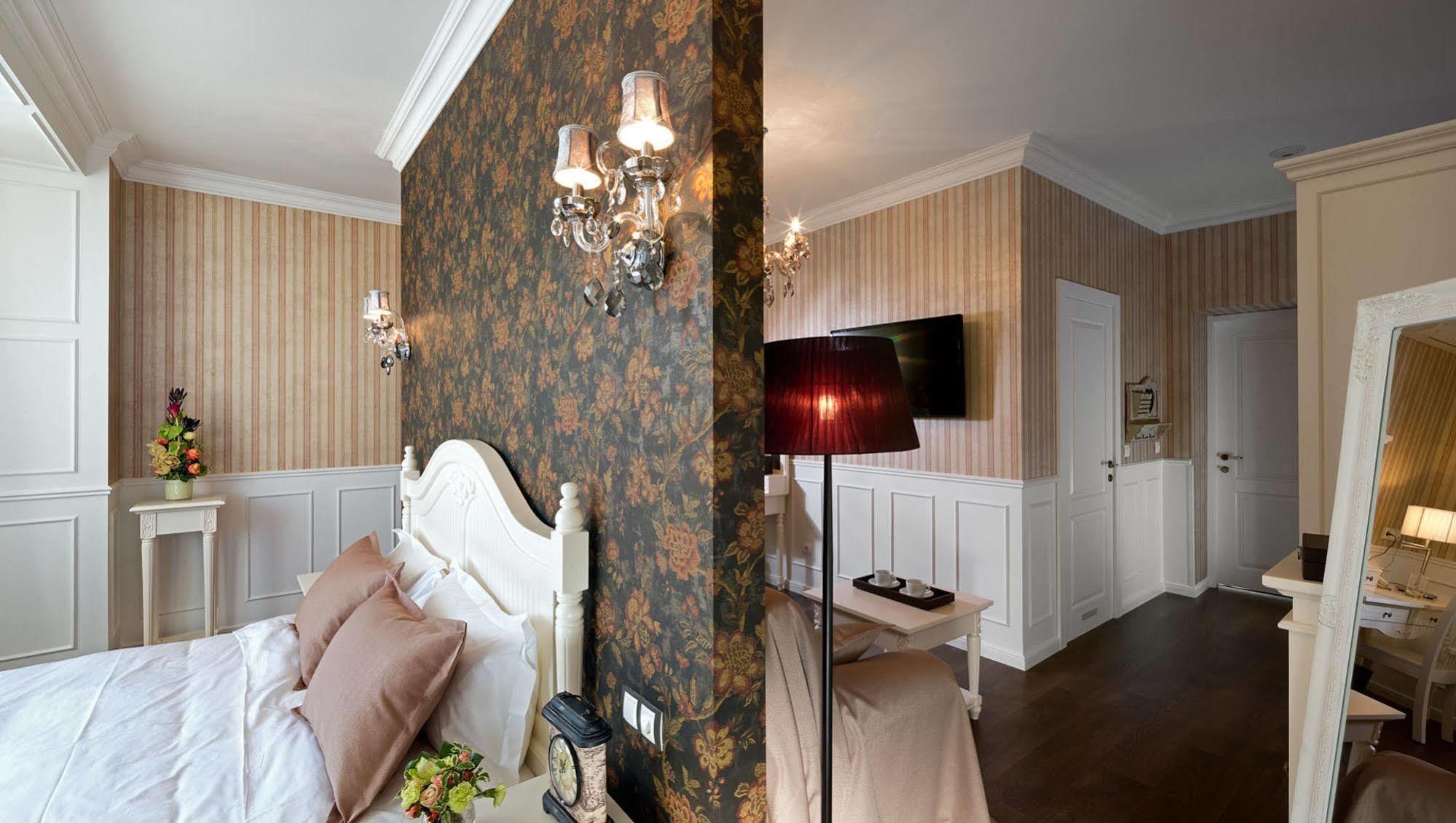 De Gaulle Boutique Hotel Charkiv Exteriör bild
